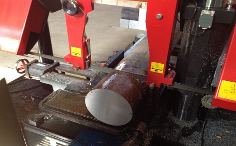 东西湖卧式带锯床加工时出现明显振荡如何排查？